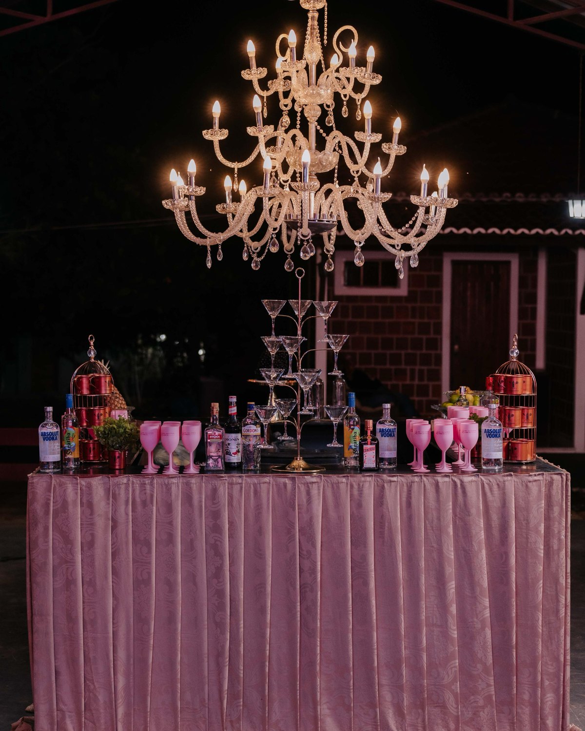 Bar com lustre e iluminação